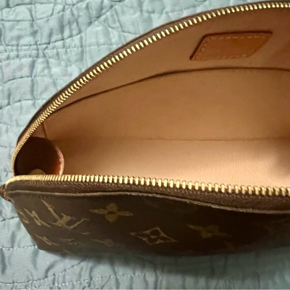 Louis Vuitton Trousse Demi Ronde - Picture 8 of 14